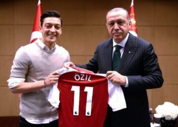 نجم ريال مدريد مسعود أوزيل يرفض دعوة معارضي أردوغان للمقاطعة 