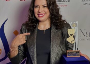 الفنانة مونية لمكيمل تحصد جائزة “المشوار المميز” تقديراً لمسيرتها الفنية