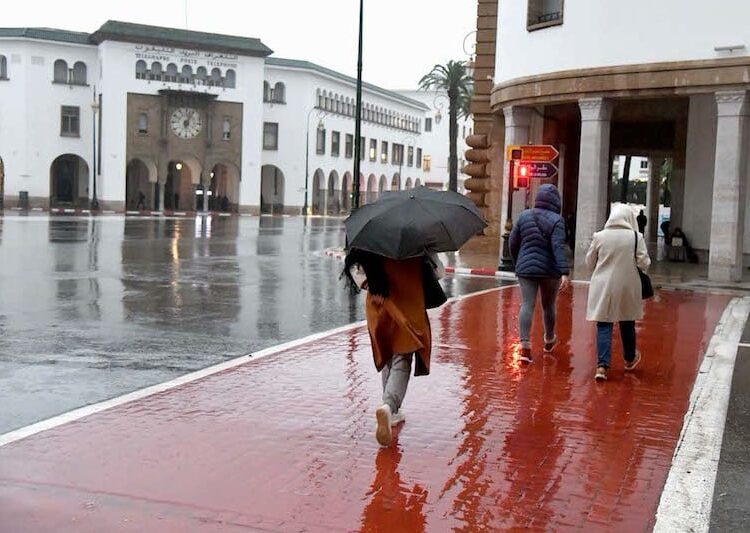 رياح قوية وامطار محلية قوية الاثنين بالمغرب