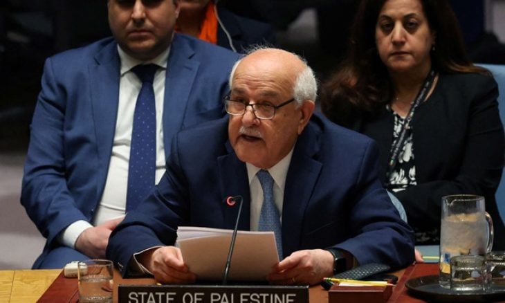 سفير فلسطين ينفجر بالبكاء في مجلس الأمن أثناء حديثه عن معاناة غزة