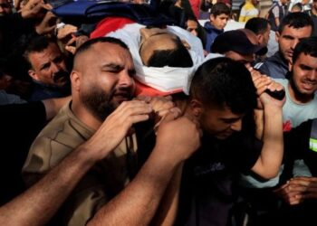 مجزرة جديدة.. 16 شهيدا و70 مصابا في قصف إسرائيلي على المستشفى الأوروبي بغزة