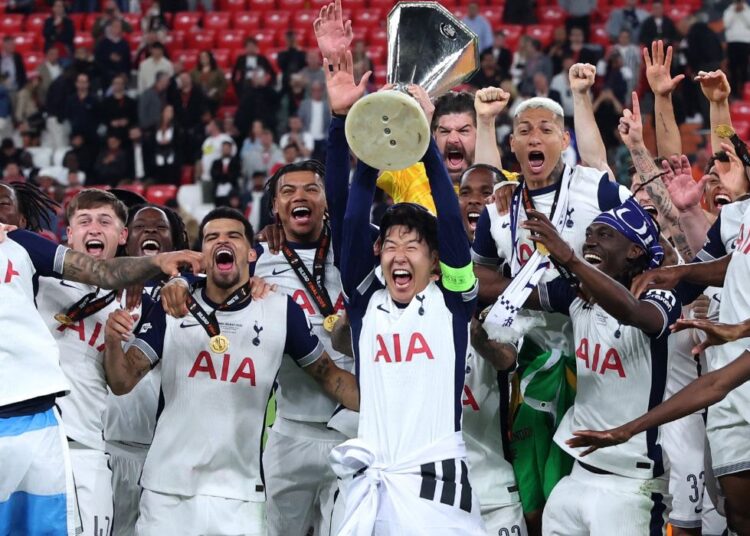 من قاع الدوري إلى قمة أوروبا.. توتنهام يتوج أخيرا بعد سنوات عجاف
