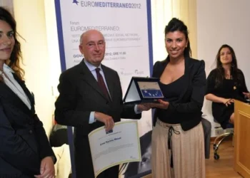 الصحافية المغربية الإيطالية كريمة موال الأكثر تأثيرا .. تفوز بالجائزة الدولية للصحافة