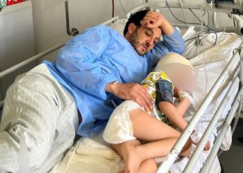 كارثة على رمال البحر… طفلة صغيرة تدفع ثمن تهور مميت