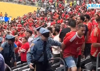 شاهد لحظة القبض على مشجع الأهلي المصري من طرف الشرطة الأمريكية في مباراة بالميراس