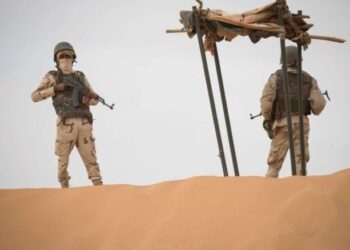 قائد أركان الجيش الموريتاني يدعو الضباط للابتعاد عن السياسيين وحساباتهم