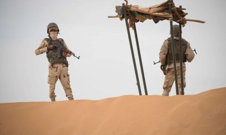 قائد أركان الجيش الموريتاني يدعو الضباط للابتعاد عن السياسيين وحساباتهم