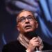 كمال داود ينعى والدته من فرنسا ويخاطب الرئيس الجزائري: لا البكاء ولا الوداع لأنكم تمنعون عني العودة إلى بلدي