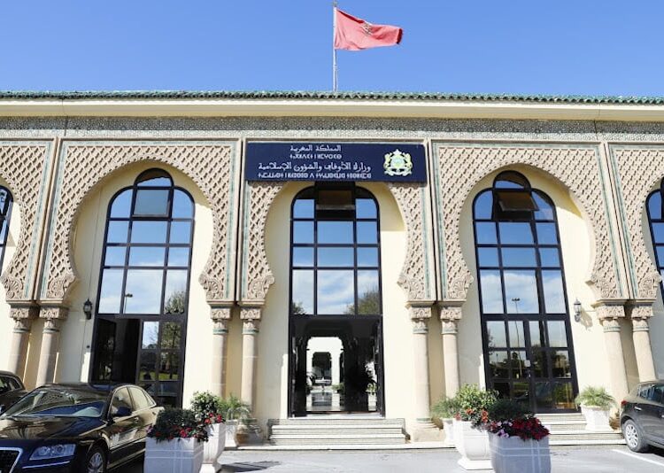 فوق السلك / انا وزير الأوقاف .. أقف بنفسي على ربع قرن من “الاستقرار الروحي”