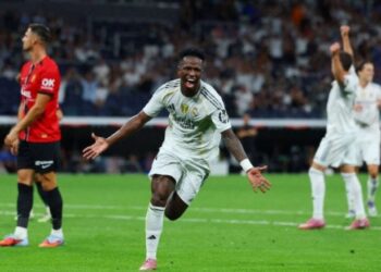 ريال مدريد يهزم مايوركا ويتصدر الدوري الإسباني بالعلامة الكاملة