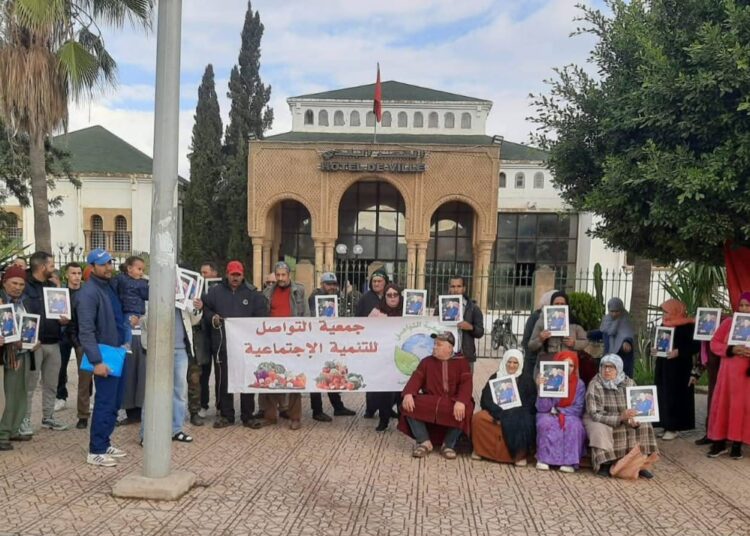 اعتقال رئيس جمعية التواصل بتيفلت يسلط الضوء على الفساد في تدبير السوق النموذجي وواقع الباعة المتجولين