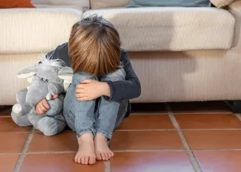 عريضة وطنية تطالب بتشديد العقوبات على مغتصبي الأطفال وتفعيل الإعدام في حالات العود