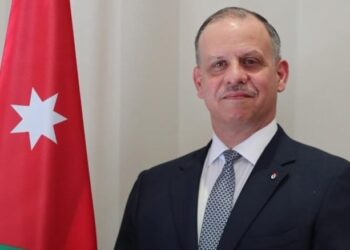 الأمير فيصل بن الحسين يؤدي اليمين الدستورية نائباً للملك الأردني