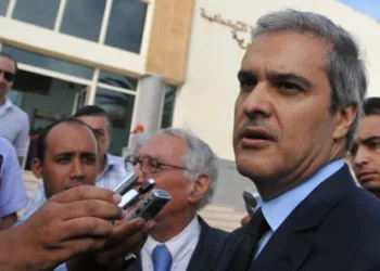 تواضع أمير .. و عجرفة وزير