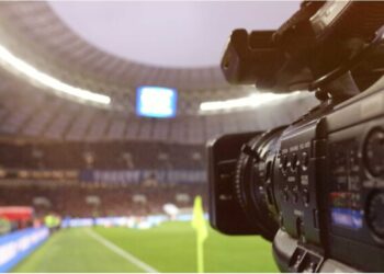 الإعلام العمومي و الرياضة… سرعتان متناقضتان في مشهد واحد