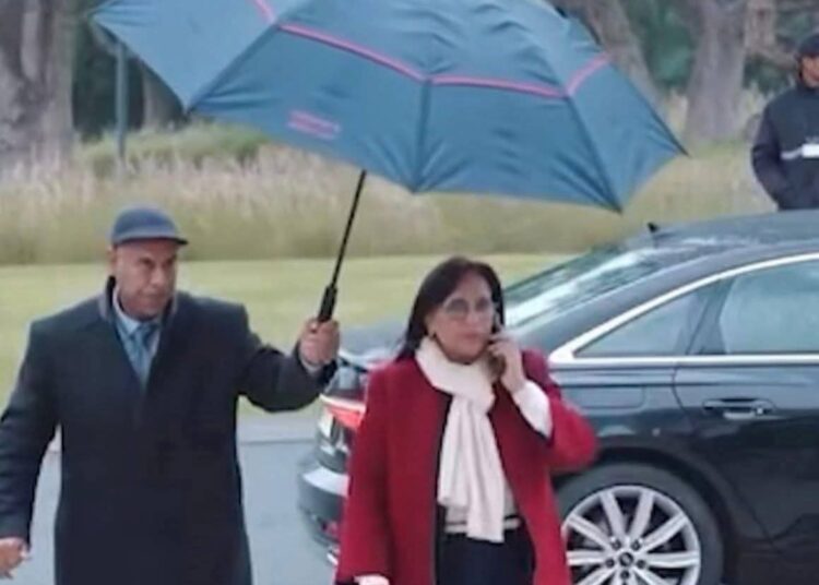 افتتاحية: «مولات المظل»: حين تتحوّل مؤسسة حقوق الإنسان من حماية الحقوق إلى حماية الذات