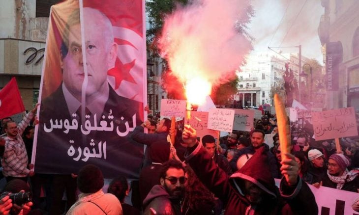 في عيد الثورة.. العفو الدولية تحذر من تصاعد القمع و”تآكل” الحريات بتونس