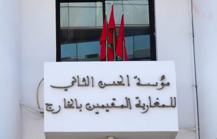 «إشعار الملمس»… محمد أعوينة يستحضر حوار المادة واللون في رواق ضفاف بالرباط