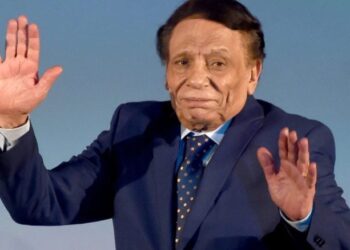 مصادر مقربة من عادل إمام تنفي إشاعات تدهور صحته