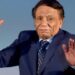 مصادر مقربة من عادل إمام تنفي إشاعات تدهور صحته