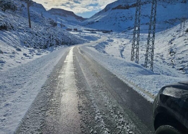 نشرة إنذارية برتقالية: أمطار طوفانية وثلوج كثيفة ورياح عاصفة تضرب عدداً من مناطق المغرب حتى الإثنين