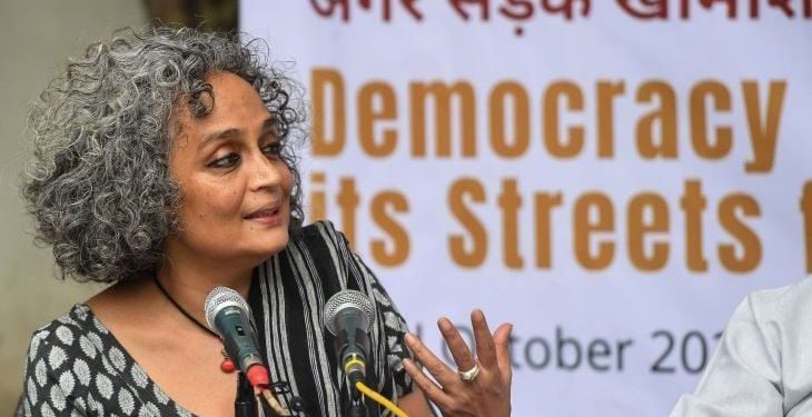 كاتبة هندية تنسحب من مهرجان برلين السينمائي احتجاجا على تصريحات مثيرة لـ”الاشمئزاز” لرئيس لجنة تحكيمه عن غزة