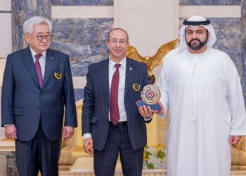 ولي عهد الفجيرة يكرّم إدريس الهلالي اعترافًا بإسهاماته في تطوير التايكوندو العربية والدولية