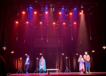 لافاش.. عمل مسرحي جريء يفضح منطق السلطة المنحرفة