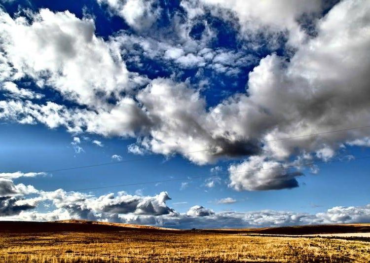 طقس السبت بالمغرب .. غيوم وسحب و هبات رياح