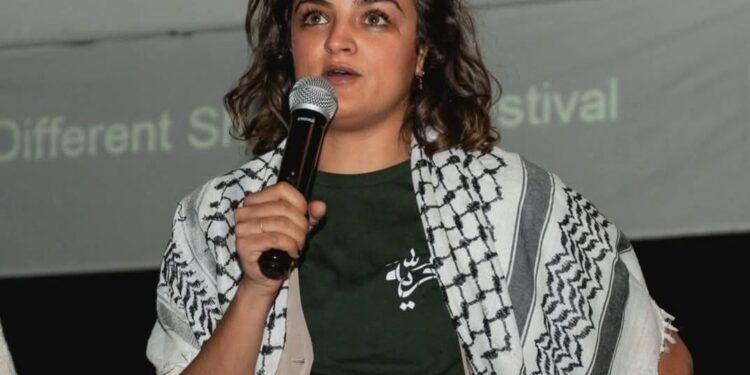 اعتقال ناشطة من “جيل زد 212” بمطار مراكش يثير جدلاً حقوقياً وتساؤلات حول حرية التعبير