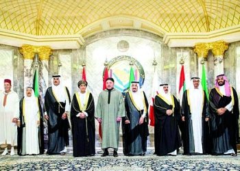العاهل المغربي يتلقى إشادة خليجية بدعم المغرب في مواجهة الاعتداءات الإيرانية