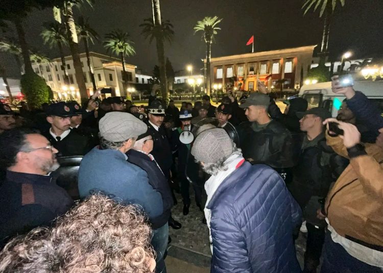 منع وقفات تضامنية مع إيران في الرباط وطنجة… وتوقيف نشطاء يثير الجدل