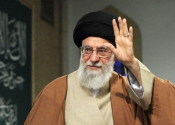 إيران تتوعّد برد “قاسٍ ومزلزل” بعد مقتل خامنئي وباكبور.. والحرس الثوري يعلن بدء “أوسع عملية هجومية”