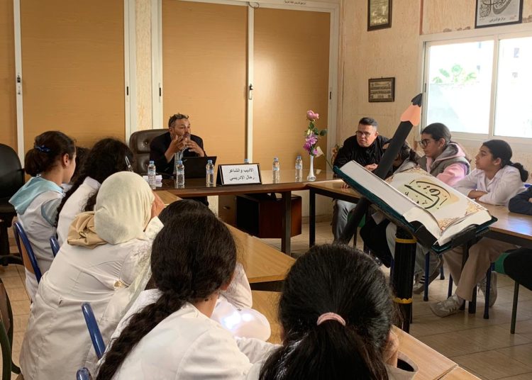 تلاميذ مؤسسة أبي شعيب الازموري يحتفلون باليوم العالمي للشعر 
