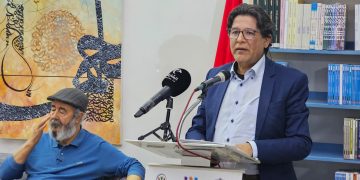 حين يكتب الماء قصيدته… شعراء وإعلاميون يحتفون بعبداللطيف بنحيى في ليلة مراكشية ممطرة