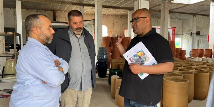 مركز عدالة لحقوق الإنسان يدافع عن مشروع استثماري للفخار بتيفلت ويشيد بدعم عمالة الخميسات للاستثمار