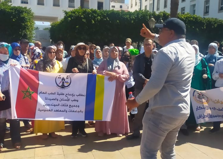 متى تنهي وزارة التعليم العالي محنة الطلبة المغاربة العائدين من أوكرانيا؟