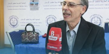 تصعيد حقوقي في ملف المعطي منجب ..  لجنة وطنية جديدة تندد بمنعه من السفر وتدعو لإنهاء “الانتهاكات المستمرة”