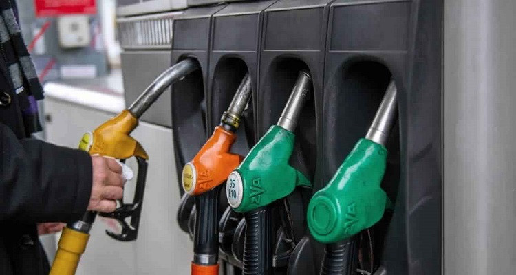 تصاعد التوتر مع إيران يدفع النفط فوق 126 دولارًا وسط مخاوف من عمل عسكري أمريكي