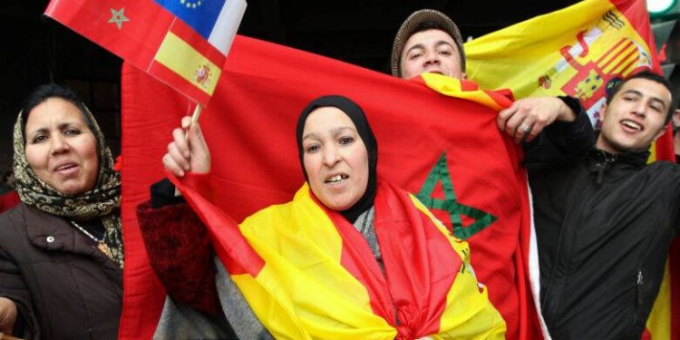 تسوية أوضاع المهاجرين في إسبانيا تُفجر غضب البوليساريو بسبب استثناء “عديمي الجنسية”