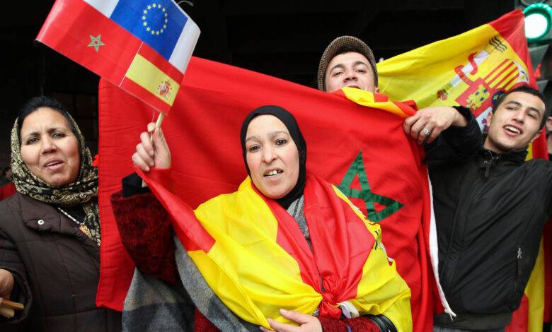 تسوية أوضاع المهاجرين في إسبانيا تُفجر غضب البوليساريو بسبب استثناء “عديمي الجنسية”