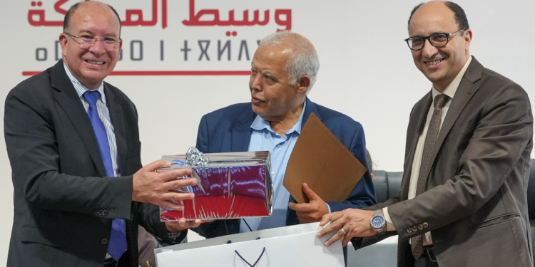 اعترافاً بمساره في تحليل السياسات العمومية .. وسيط المملكة يحتفي بعبد الله ساعف