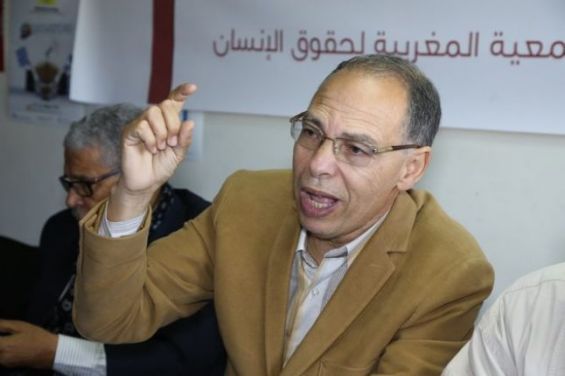 منع المعطي منجب من دخول معرض الكتاب يفجر موجة استنكار.. لجنة متابعته تتحدث عن “توسيع خطير للحصار”