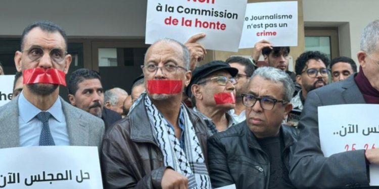 المركز الوطني للإعلام يهاجم تدبير الحكومة لقطاع الصحافة ويحذر من الوصاية على المجلس الوطني