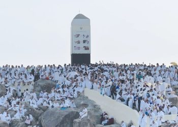 أكثر من مليون ونصف حاج يتوافدون إلى عرفات لأداء الركن الأعظم 
