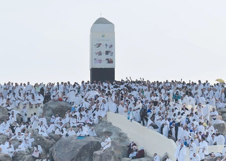 أكثر من مليون ونصف حاج يتوافدون إلى عرفات لأداء الركن الأعظم