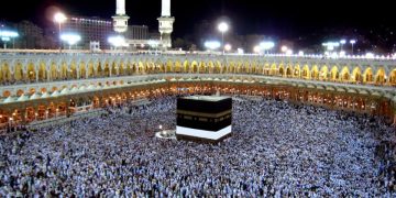 أكثر من 1.5 مليون حاج يتوافدون على مكة وسط أجواء روحانية وتوترات إقليمية