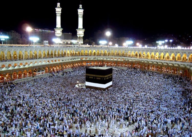 أكثر من 1.5 مليون حاج يتوافدون على مكة وسط أجواء روحانية وتوترات إقليمية