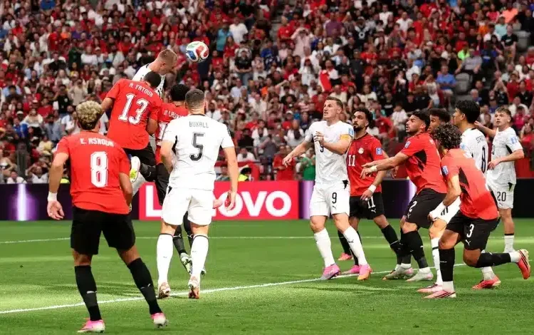 الفراعنة ينعشون حلم التأهل.. مصر تقلب الطاولة على نيوزيلندا وتحقق فوزاً تاريخياً