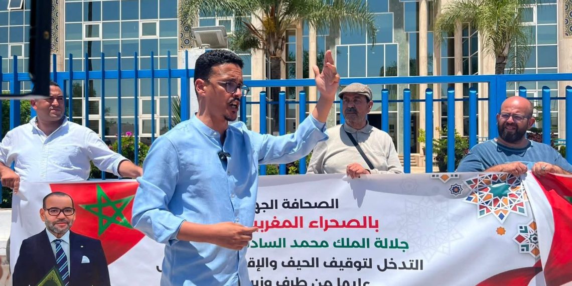 الصحافة الصحراوية  تحتج  ضد “شروط الدعم المجحفة” أمام وزارة بن سعيد 